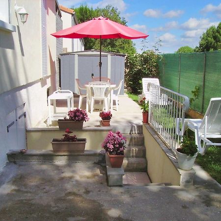 Appartement Charmant A Breuillet Avec Jardin Spacieux ภายนอก รูปภาพ