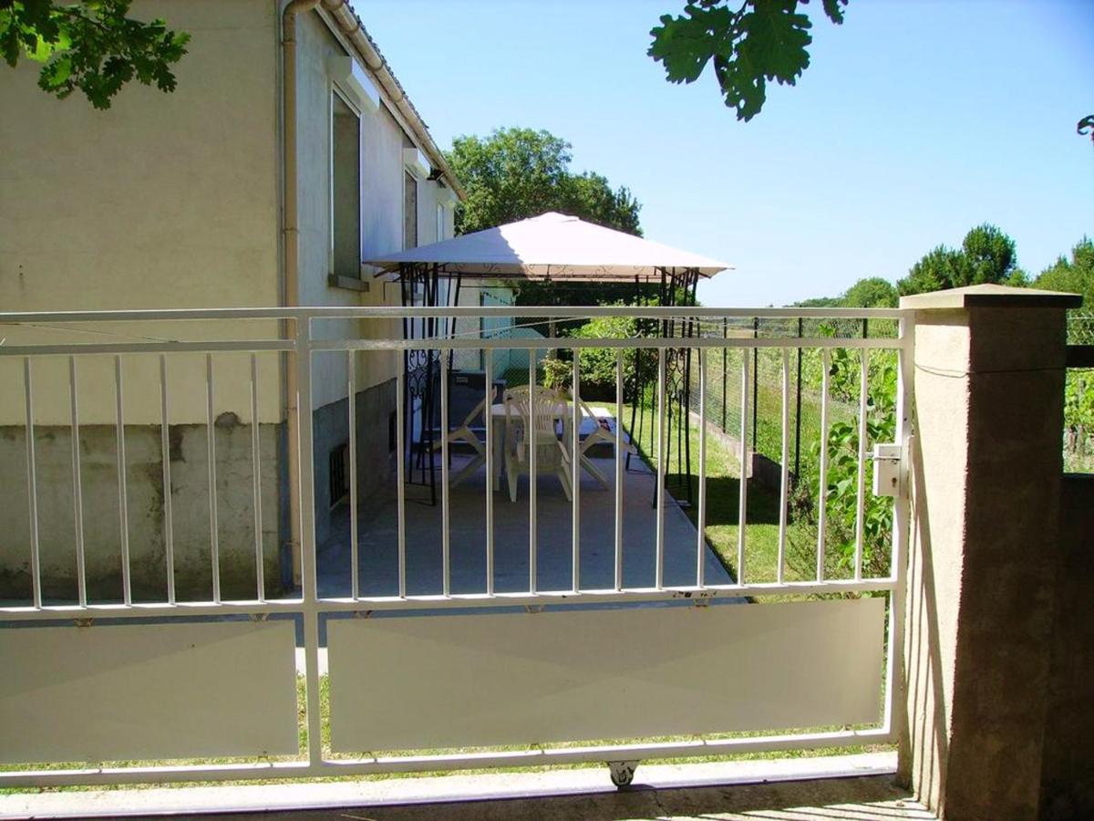 Appartement Charmant A Breuillet Avec Jardin Spacieux ภายนอก รูปภาพ