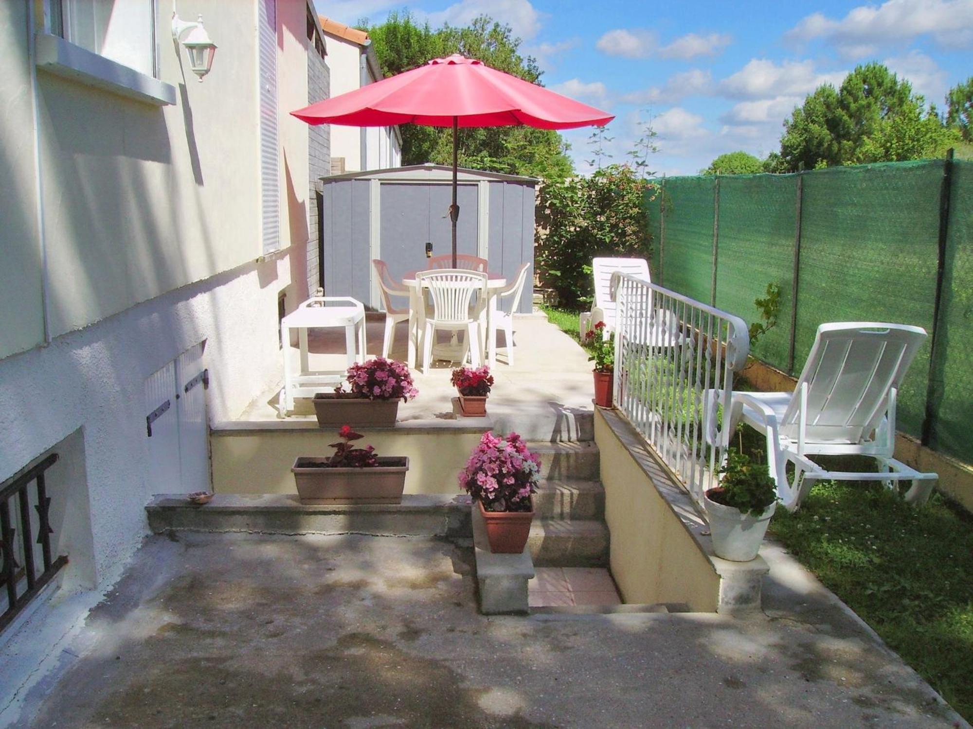 Appartement Charmant A Breuillet Avec Jardin Spacieux ภายนอก รูปภาพ